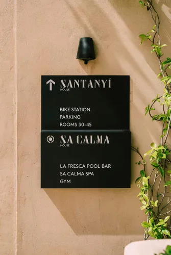 5b Mucho Can Ferrereta Signage