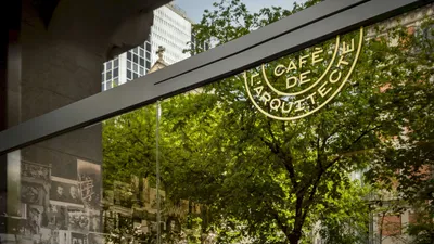 24 cafe de larquitecte signage