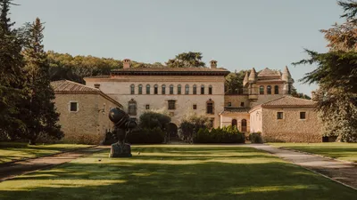 Otazu Case 12 La Dama de Otazu Manolo Valdes