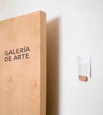 Otazu Case 26 Cartelas Tipograficas