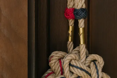 Portella Door Hanger Detail